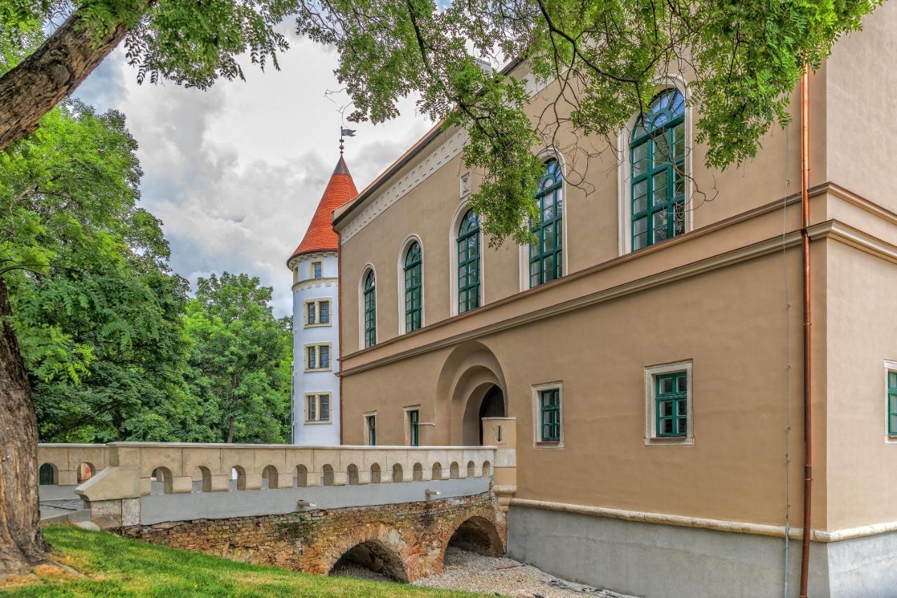 Palace Art Hotel Pezinok Extérieur photo