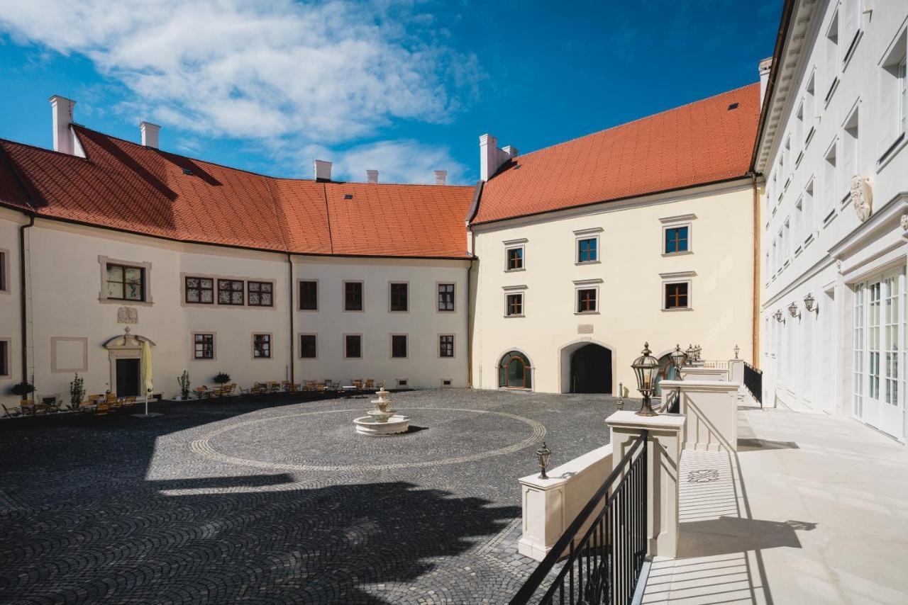Palace Art Hotel Pezinok Extérieur photo