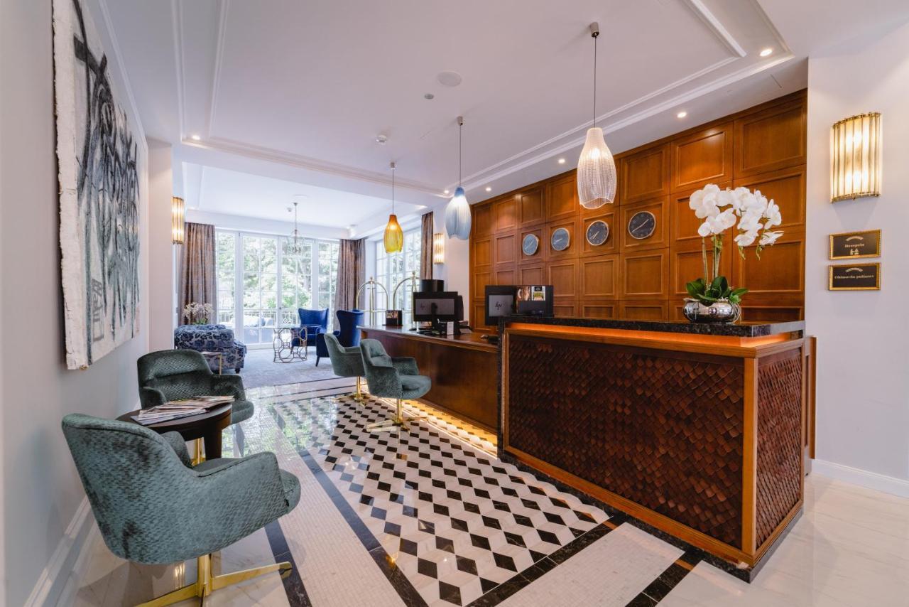 Palace Art Hotel Pezinok Extérieur photo