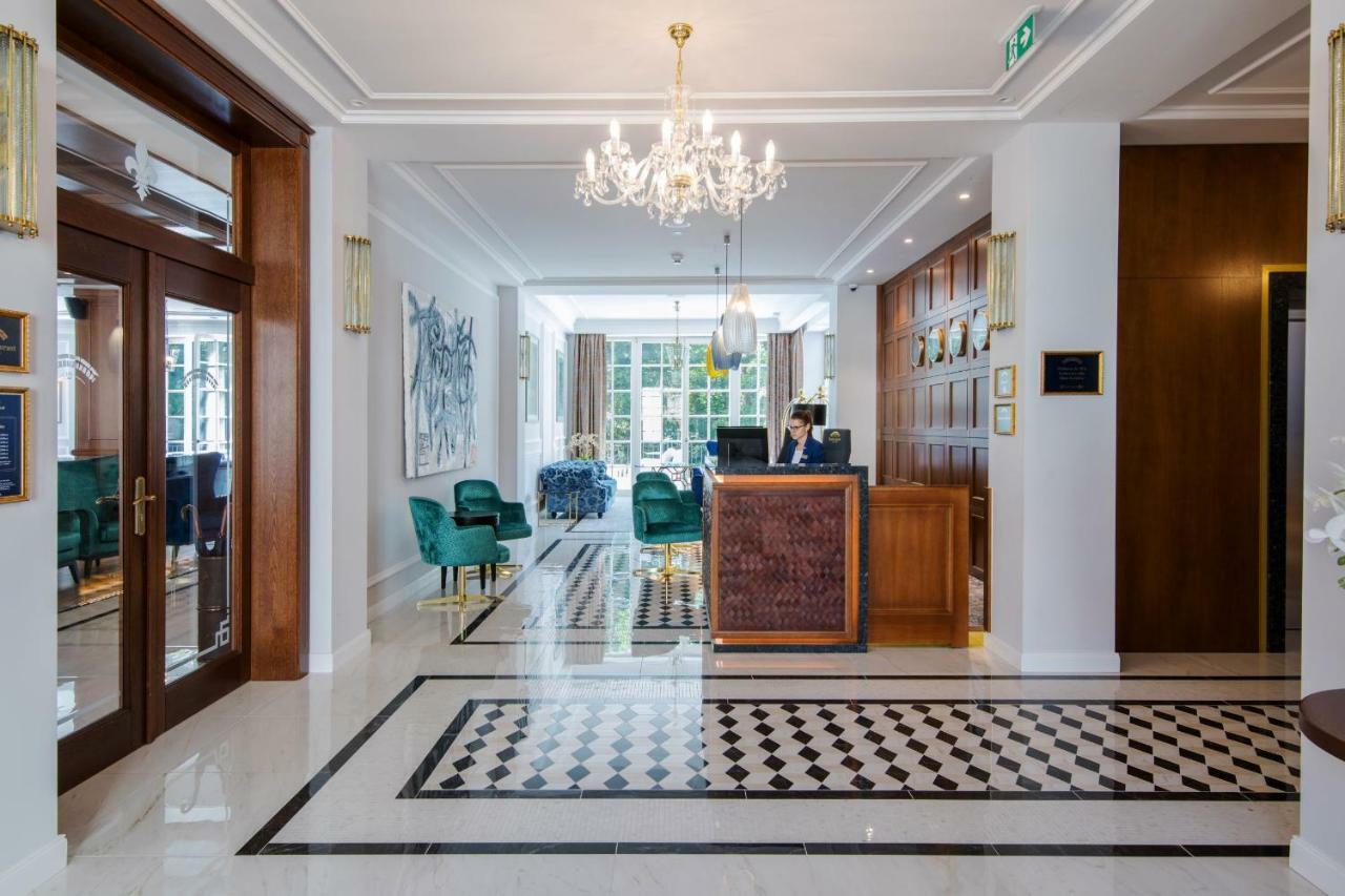 Palace Art Hotel Pezinok Extérieur photo
